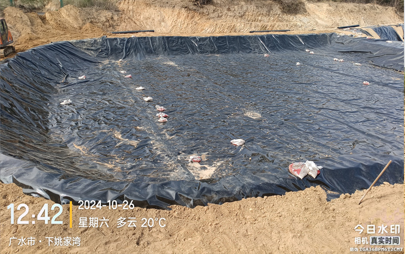 廣水市下姚家灣化糞池鋪設了防滲土工膜